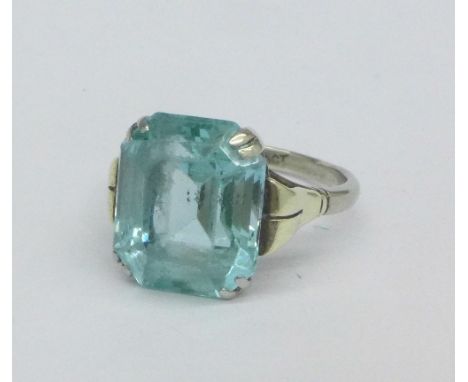 A 9ct white gold ring set with a blue colour stone, 3.4g, J