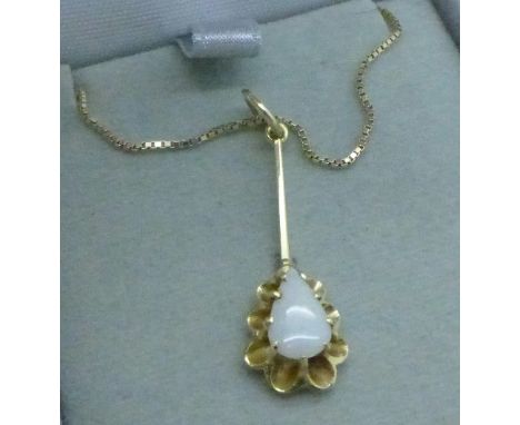 A 14k gold pendant and chain set with an opal, 3.8g