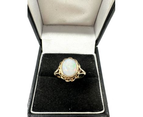 9ct gold opal solitaire ring with twisted rope frame (3.1g) 