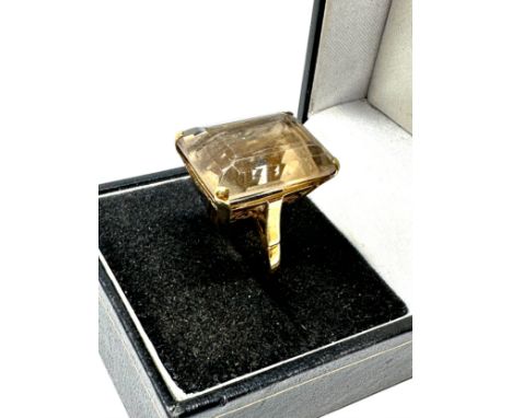 chunky 9ct gold smoky quartz cocktail ring (9g) 