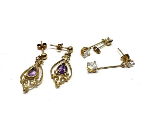 2 x 9ct yellow gold vintage paired earrings inc. clear gemstone &amp; amethyst (2.4g) 
