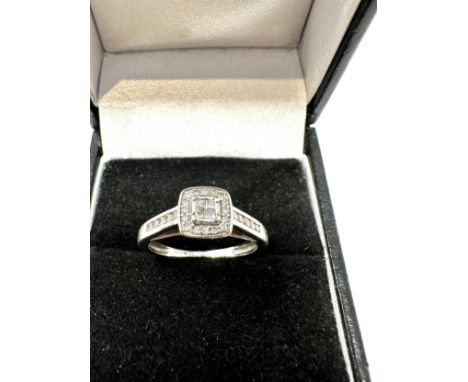 9ct white gold diamond ring (2.5g) 