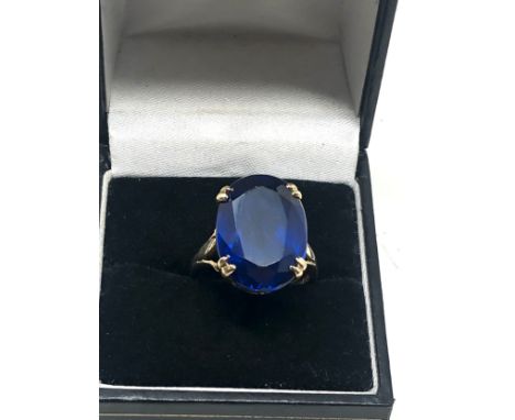 9ct gold synthetic spinel ring (6.7g) 