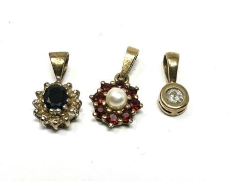 3 x 9ct yellow gold vintage pendants inc. pearl, garnet, sapphire &amp; diamond (1.9g) 