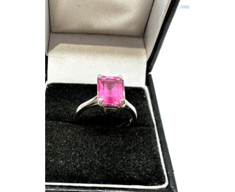 9ct white gold pink topaz ring (4.1g) 