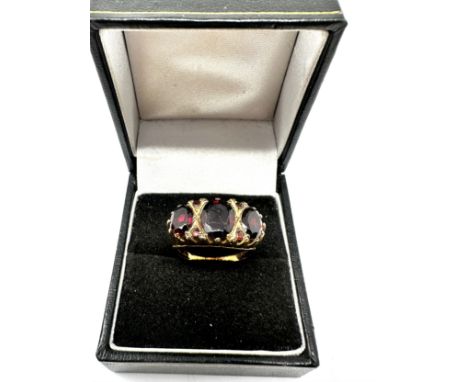 9ct gold garnet ring (4.3g) 