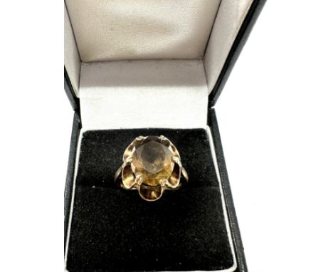 9ct gold smoky quartz ring with wavy frame (3.2g) 