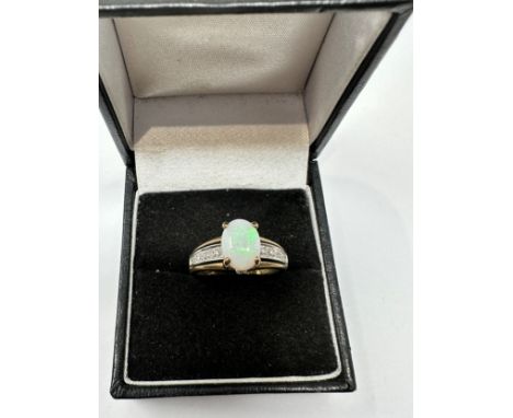 9ct gold opal &amp; diamond ring (2.9g) 