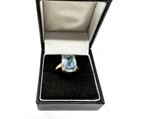 9ct gold oval cut blue synthetic spinel solitaire ring (3.8g) 