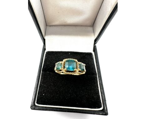 9ct gold topaz ring  (2.6g) 