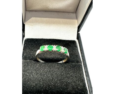 9ct white gold diamond &amp; emerald ring (1.5g) 