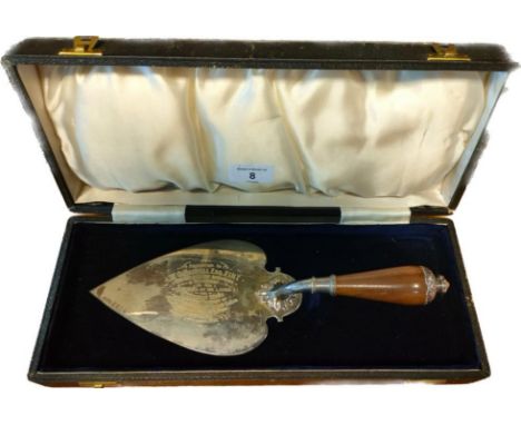 Glasgow silver and walnut handled presentation trowel. Comes with box. [30cm in length] [224grams]