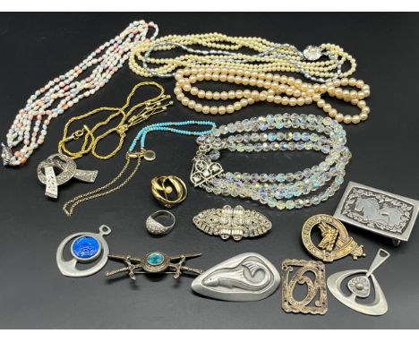 Selection of mixed jewellery; Swedish pewter pendant, Scottish horse design belt buckle, RTEEN Swedish blue glass and pewter 