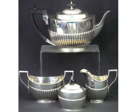 LATE 19TH/EARLY 20TH CENTURY SILVER FOUR PIECE, MATCHED TEA SERVICE of fluted form, comprising: teapot and lidded sucrier, he