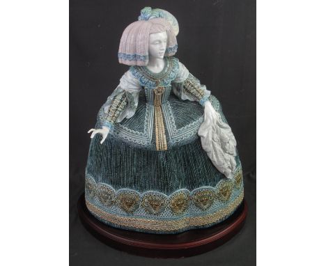 LARGE LLADRO SPANISH PORCELAIN MODEL OF LA MENINA Ref. no. 01812, limited edition, 62/1000 and sculpted by Jose Puche on maho