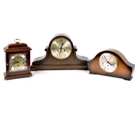 AN OAK MANTLE CLOCK, 30CM H, CIRCA 1920, A COMITTI BASKET TOPPED MAHOGANY MANTLE CLOCK AND ANOTHER MANTLE CLOCK, MID 20TH CEN