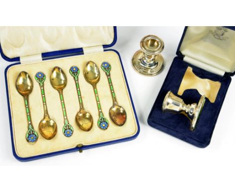 A SET OF SIX SILVER GILT AND ENAMEL ARTS AND CRAFTS COFFEE SPOONS BY MAPPIN & WEBB LTD, BIRMINGHAM 1929, CASED AND A CASED PA