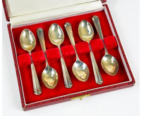 A SET OF SIX ELIZABETH II SILVER COFFEE SPOONS, SHEFFIELD 1984, CASED, 2OZS, AN ELIZABETH II SILVER NAPKIN RING ENGINE TURNED