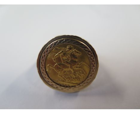 A full sovereign dated 1911 in a hallmarked 9ct gold ring mount - approx total weight 21.5 grams - generally good, some usage