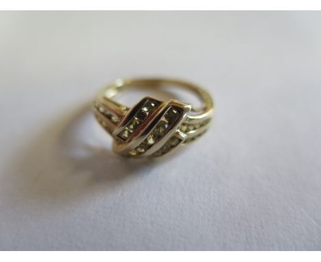 A hallmarked 9ct yellow gold dress ring - Size M, approx 2.5 grams 