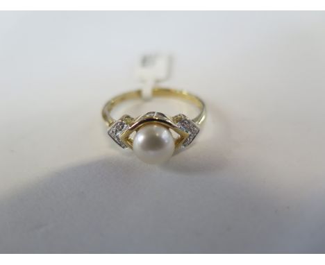 A hallmarked 9ct yellow gold pearl and diamond ring, size O - approx 2.2 grams, new condition, ex jewellers stock 