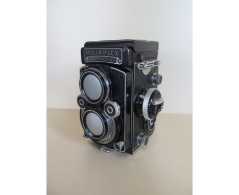 A Rolleiflex 3.5F camera n good condition, all appears to be working, built in exposure meter, serial number 2211359, Carl Ze
