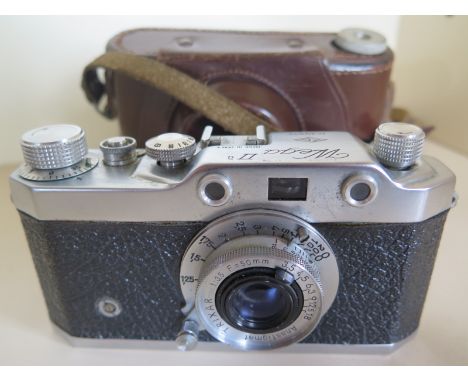 An Italian Wega 11a Leica copy camera, with a TRIXAR 1:35 F=50mm lense, and a leather case, in generally good condition - shu