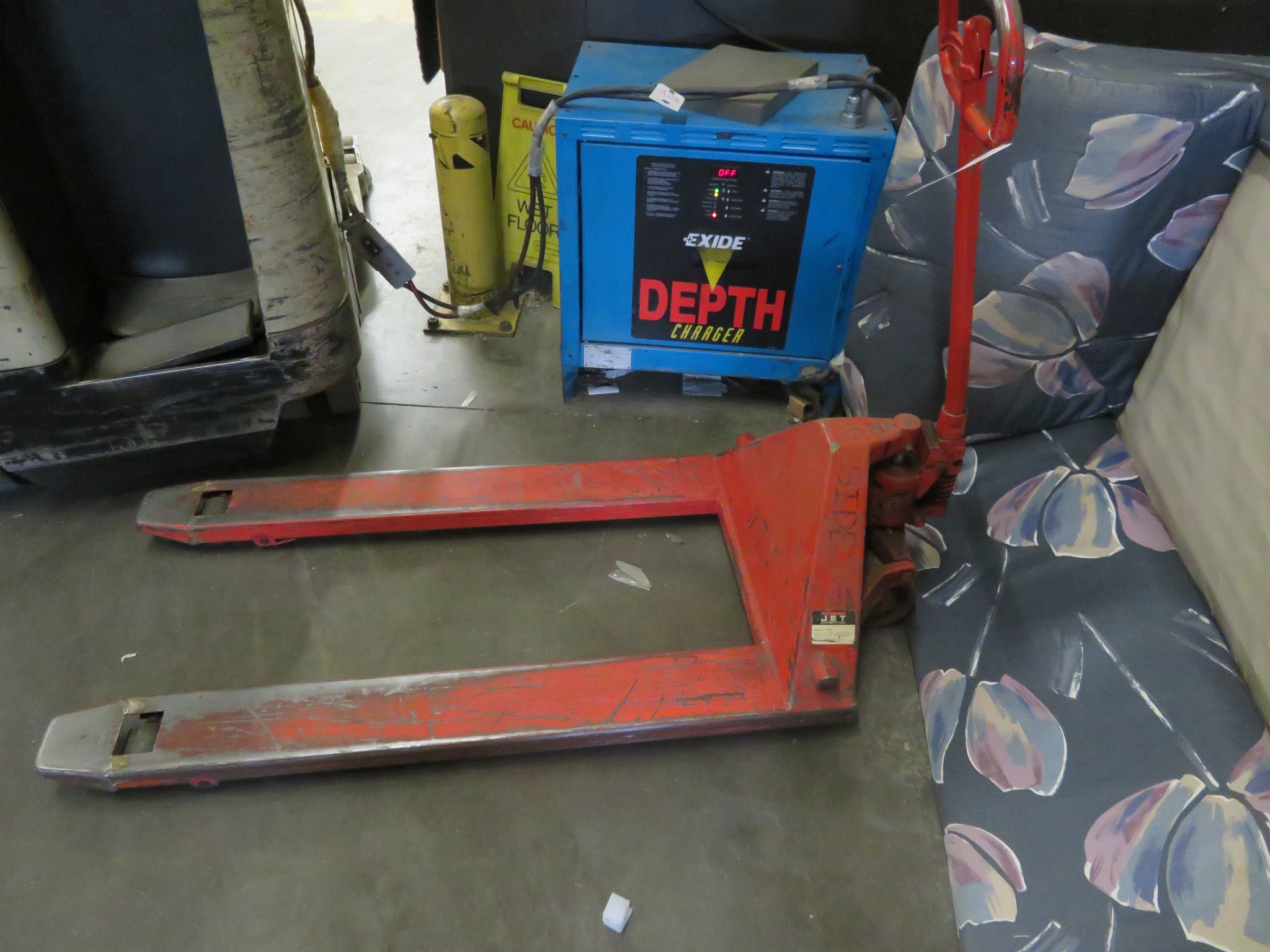 JET 5500lb Capacity Pallet Jack
