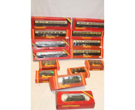Hornby 00 gauge - R255 GWR 0-4-0 passenger locomotive in original box, one other tank engine, 4 boxed GWR brake vans and 8 bo