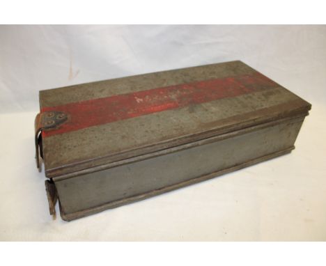 A First War Hotchkiss machine gun Mark IV metal ammunition box