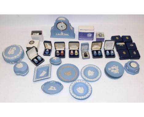 Large quantity of Wedgwood jasperware items, incl. mantle clock, thimbles, pin dishes, etc. 