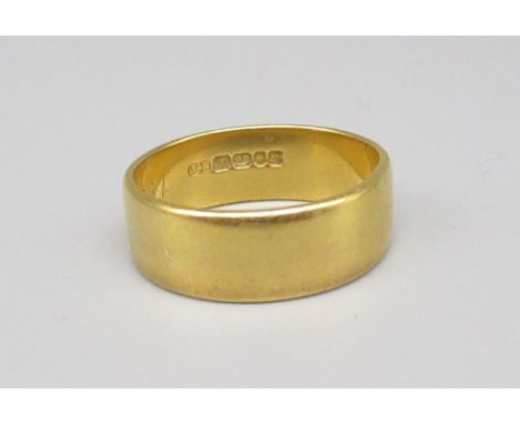 22ct yellow gold wedding band, stamped 22ct, size K 1/2, 5.1g 