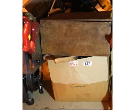 Box of mixed gardening and workshop tools. Not available for in-house P&amp;P 