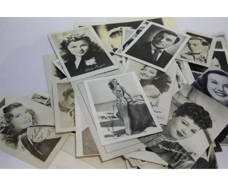 Quantity of facsimile signed Hollywood pictures. P&amp;P Group 1 (£14+VAT for the first lot and £1+VAT for subsequent lots) 