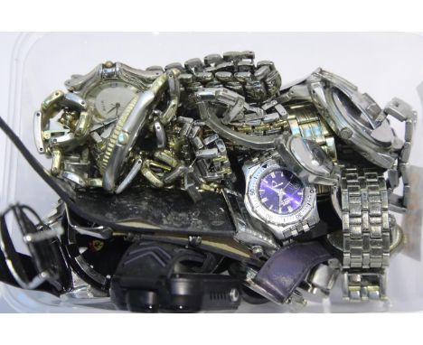 Box of mixed ladies and gents wristwatches. P&amp;P Group 1 (£14+VAT for the first lot and £1+VAT for subsequent lots) 