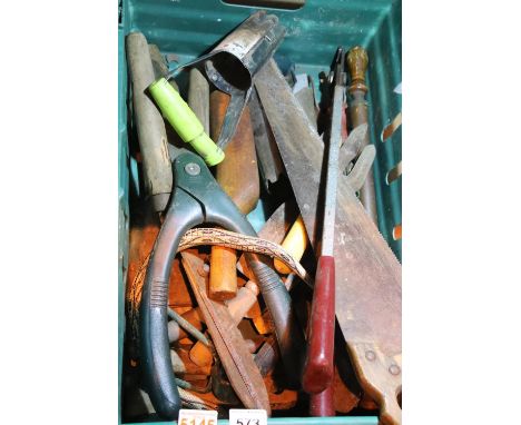 Box of mixed gardening tools including shears, trowels etc. Not available for in-house P&amp;P 