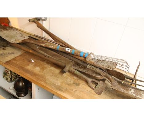Quantity of mixed garden tools including spades, rakes etc. Not available for in-house P&amp;P 