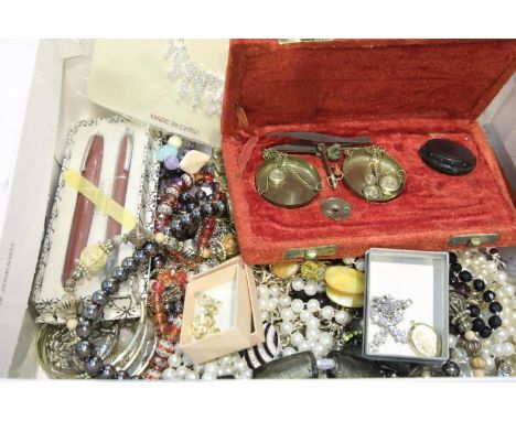 Box of mixed costume jewellery. P&amp;P Group 2 (£18+VAT for the first lot and £3+VAT for subsequent lots) 