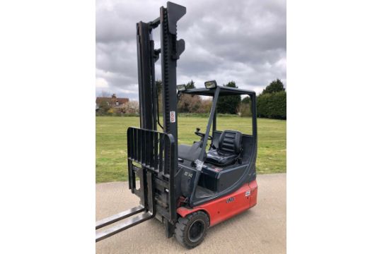 Linde Electric Forklift Truck, 3.2 metre mast with side shift, 1.4