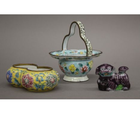 A Chinese enamel brush washer, basket and a dog-of-fo. The former 10 cm long.