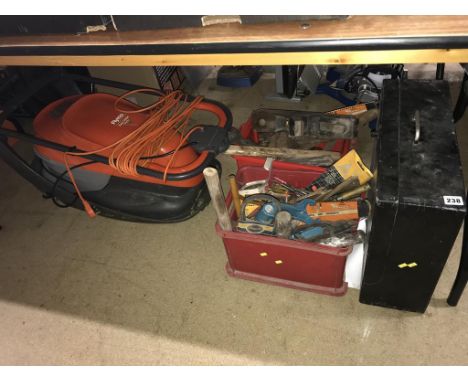 Quantity of hand tools
