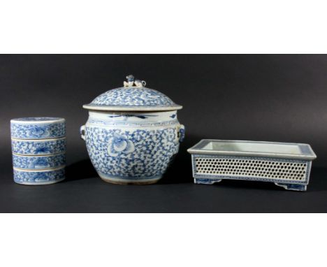 GROUP OF CHINESE BLUE AND WHITE WARES, to include a bowl and cover, rectangular planter with reticulated sides and a four sec
