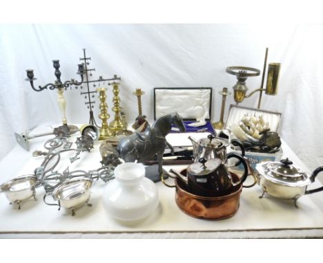 A quantity of metalware to include silver plate to include Walker &amp; Hall candle sconce, retro lamp, vintage weights toget