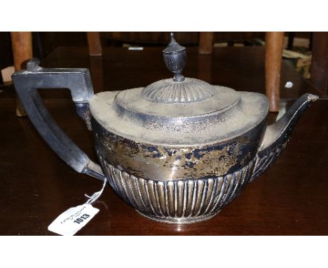 A Victorian Silver Teapot of Half Reeded Form. London, William Hutton & Sons 1898, 19.42 oz.