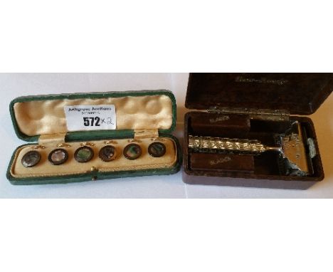 A Vintage Cased Set of Six Shirt Buttons, along with a Vintage Razor in Bakelite Case (2).