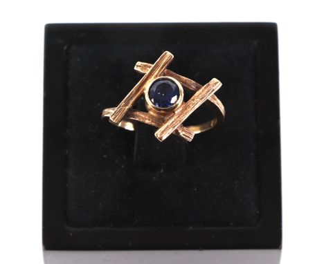 A 9ct gold and sapphire solitaire ring, approx UK size K, 3g.