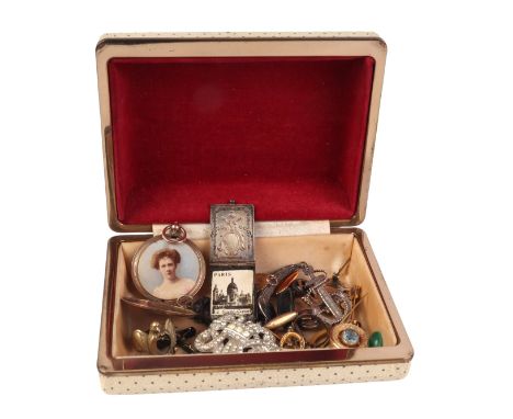 A box of antique costume jewellery to include a yellow metal locket and pendant, a silver anchor brooch, and Essex crystal cu