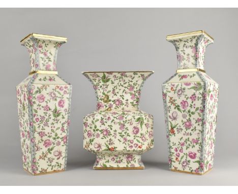 A Set of Three Early 20th Century Royal Ware "Bourbon" Chintz Vases, 22cm and 29cm high