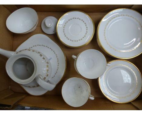 Royal Doulton Covington patterned Dinner ware items to include Teapot, cake plate, sugar bowl, 5 tea cups, 6 saucers, 6 side 