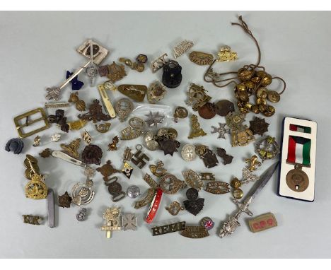Militaria interest, collection of British military cap badges, collar badges, buttons along with paper knives Pocket knives m